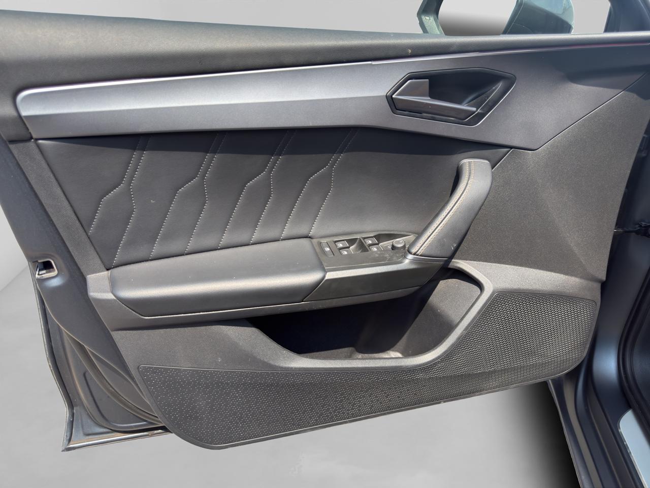 2023 Seat Leon cupra 300hp