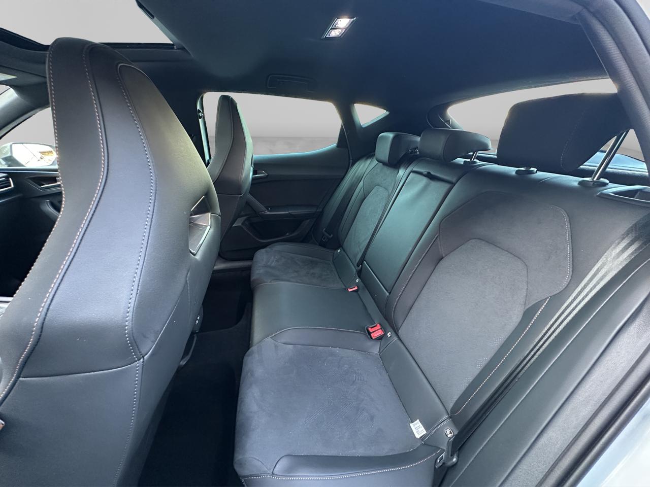 2025 Seat Leon cupra 300hp
