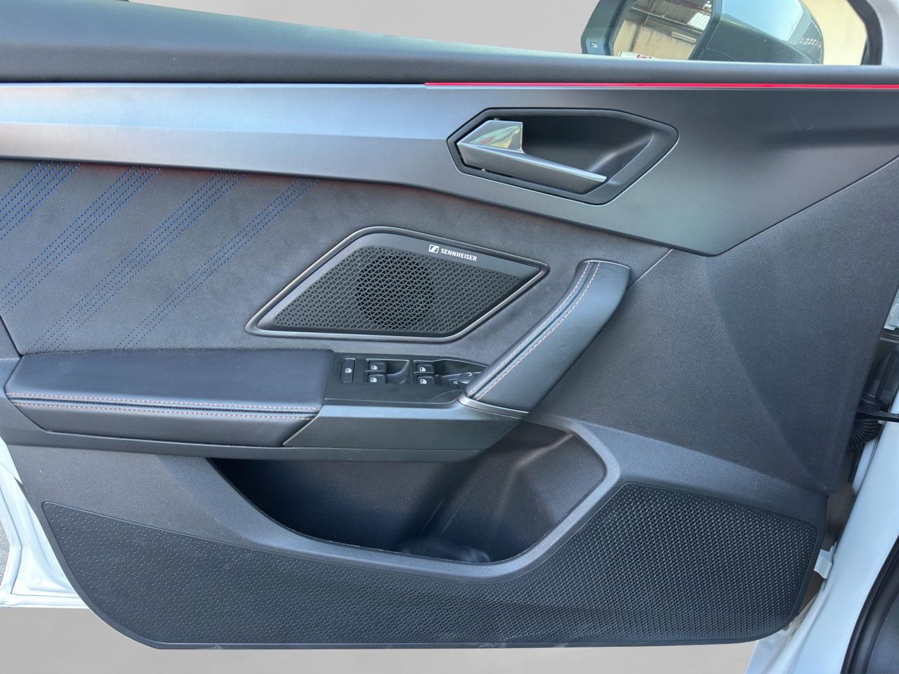 2025 Seat Leon cupra 300hp